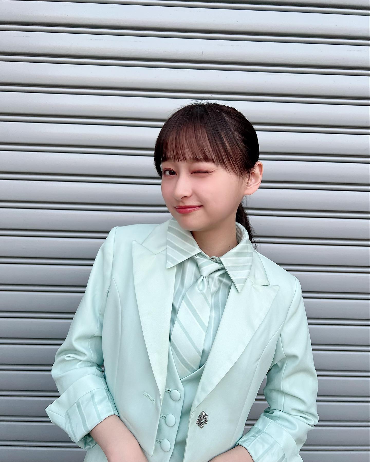 卒業発表の日向坂46・影山優佳が激かわソロショット公開し話題に⚽️✨セットアップ姿で登場💚