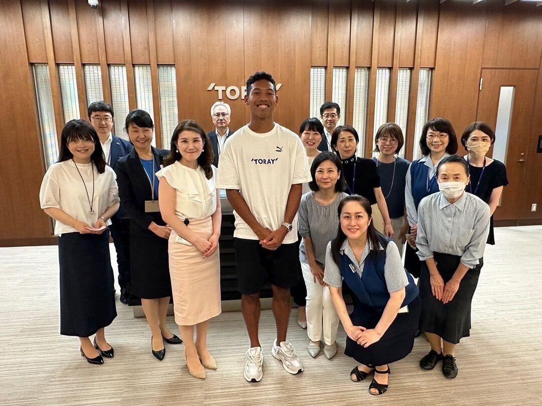 サニブラウンが世界陸上終え笑顔で帰国「応援してもらう事の大切さを感じました」