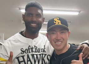 内川聖一、OB戦での豪華ツーショット公開「野球って良いなぁと改めて思いました」