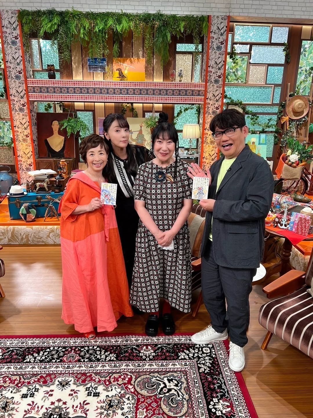 浅野ゆう子、共演者とのショット公開！「お衣装とても素敵です」