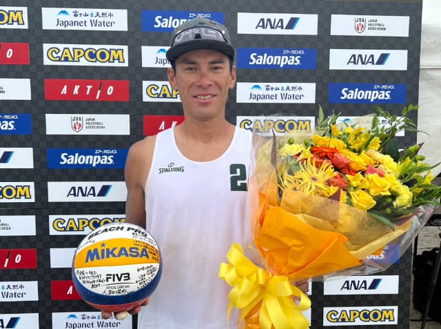 ビーチバレーボールのレジェンド選手「白鳥勝浩」が現役引退！かつての盟友も駆けつける