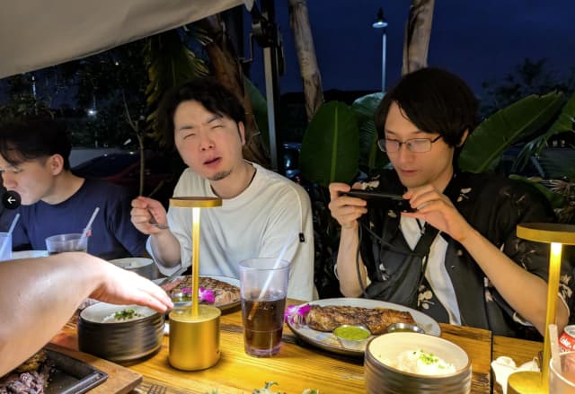 「美味でした」プロゲーマー・あきらがアメリカで本場のステーキを食す