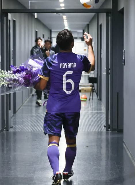 サンフレッチェ広島が現役引退の青山敏弘に感謝を投稿！