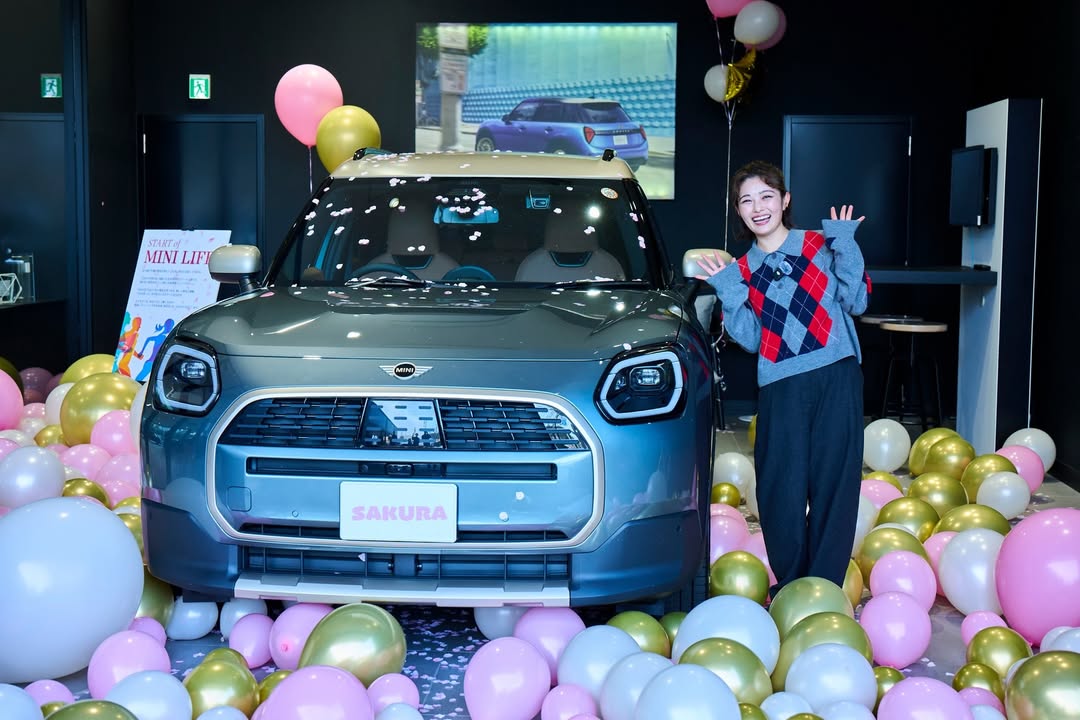 井上咲楽、MINI Countrymanと新生活　“可愛さに一目惚れ”で即決