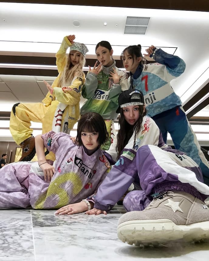 超人気韓国アイドルグループの最新ショット！個性的なポージングに注目