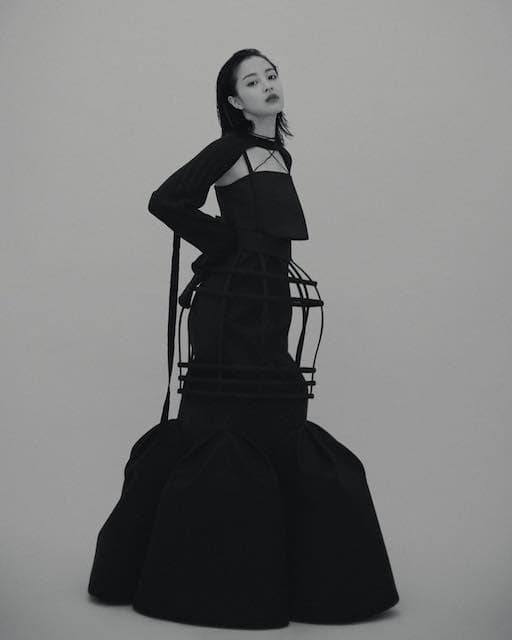 広瀬すずの美しすぎる💜黒ワンピ姿に「言葉が出ない、、」