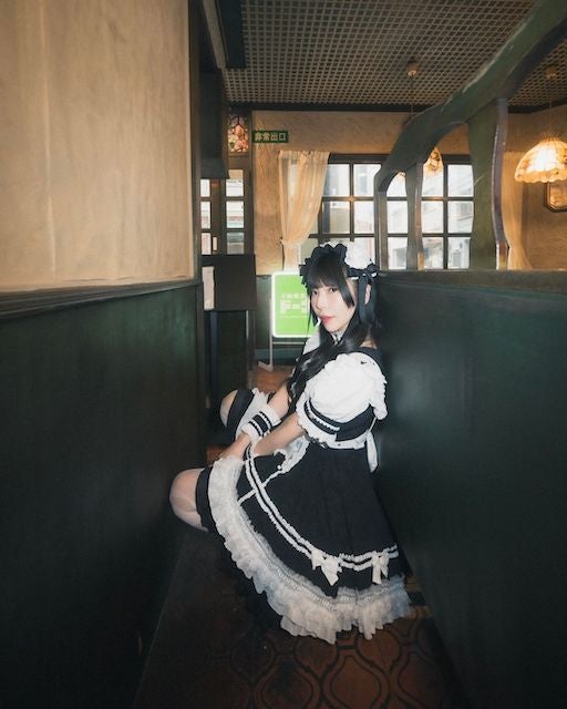 人気アイドル メイド姿の喫茶店ショット公開にファン悶絶