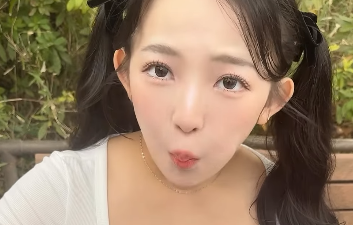 天木じゅん、公園で小籠包を堪能！「もぐもぐ姿が可愛すぎる」と話題