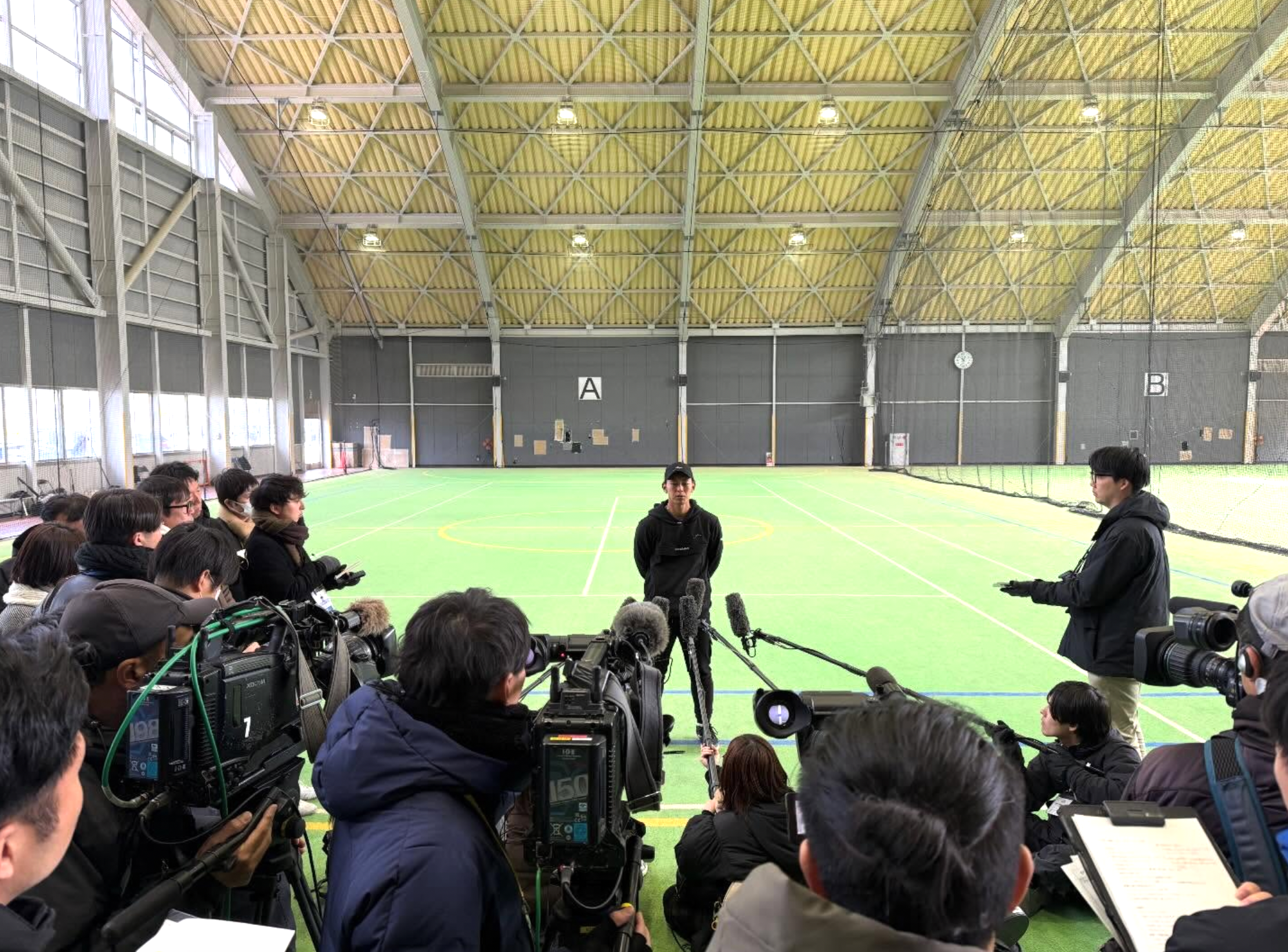 ソフトバンク・今宮健太、自主トレをメディア公開！極寒の中での調整に「寒い中ありがとうございました」と報道陣を労う