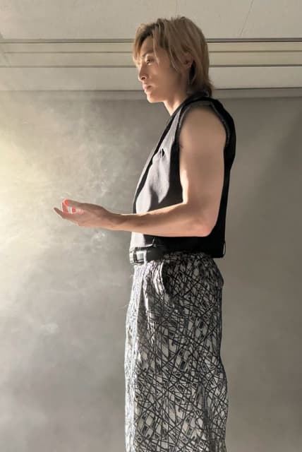 たくましい腕にドギマギ！？  Kis-My-Ft2 玉森裕太 オフショットを公開！