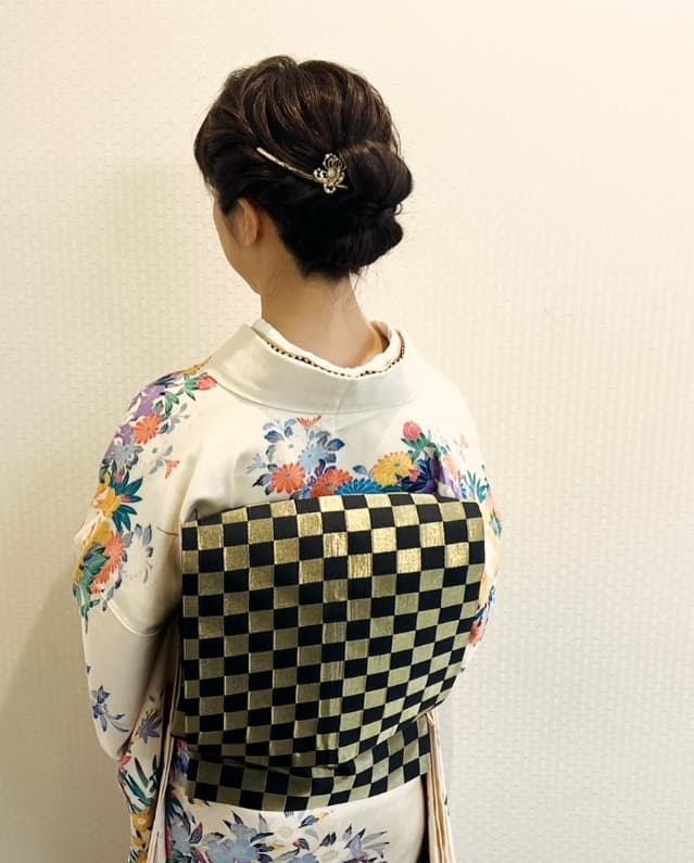 美しすぎる後ろ姿！アナウンサー〇〇が着物姿を公開