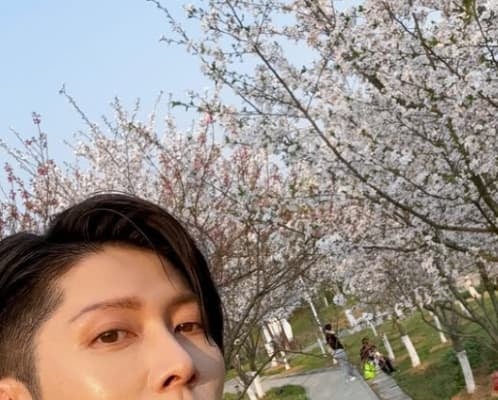 「みんなの場所は、もう咲いたかな？」ギタリストMIYAVIが海外から春をお届け⁉