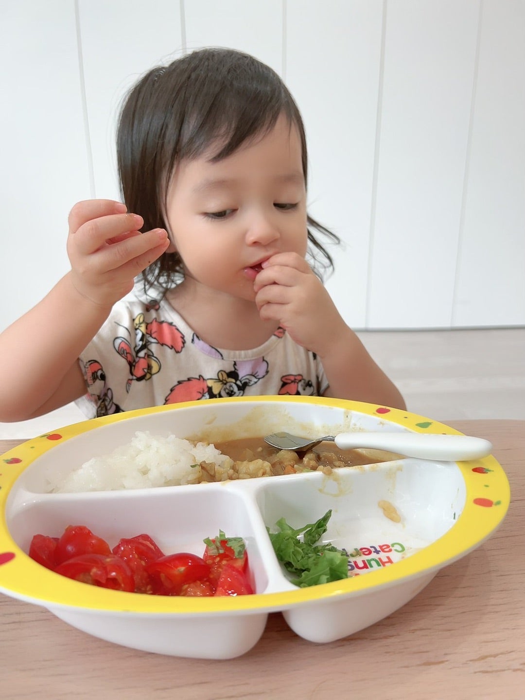 アレクの作ったカレーが娘に大好評❤️美味しすぎて完食に大喜び🍛