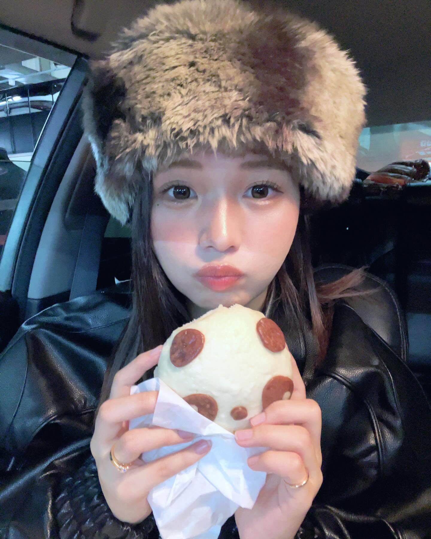 人気YouTuberが可愛すぎる最新ショット公開！「パンダの肉まんかわい」