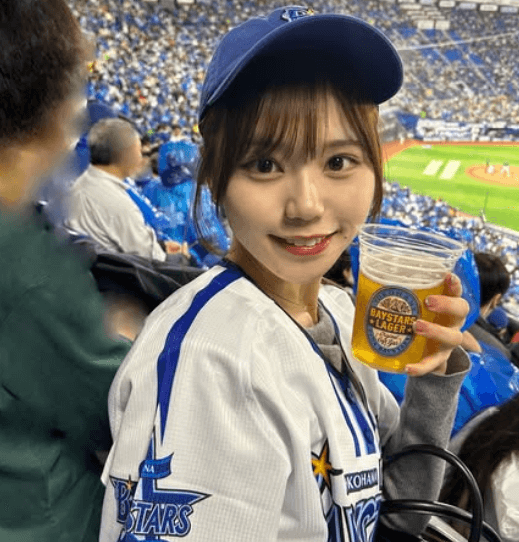 「ビール売りしたら爆売れしそう」女子大生美女タレント、野球観戦へ！ユニ姿にベイスターズファン感激「ベイファンだから嬉しすぎる」