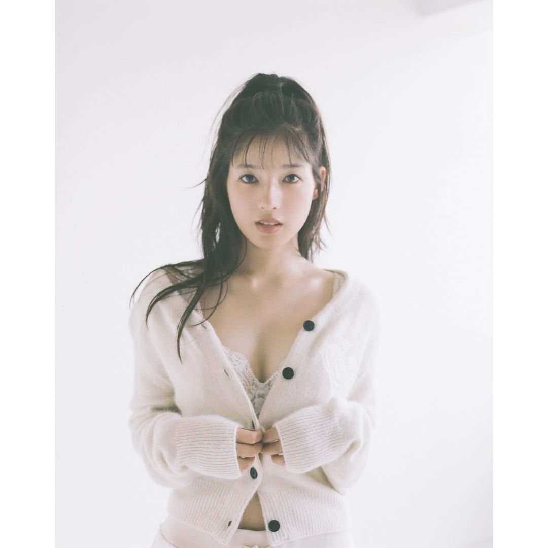 「可愛すぎてバクバクする」石井杏奈 スタイルブックのアザーカットを公開！