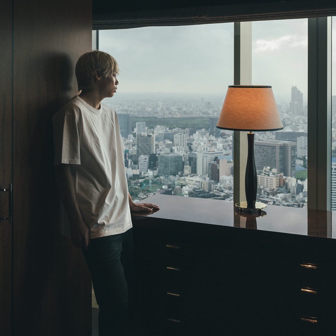 伊東純也が30 歳の誕生日を報告🗣高層ビルでの超イケメンショットが話題に❤️