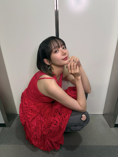 ノースリーブで"役満ボディ"全開⁉美女グラドルプロ雀士の最新インスタ投稿にファン大歓喜！