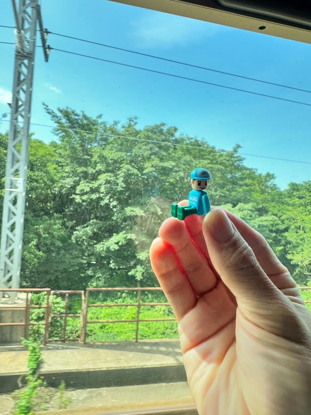 思わず笑顔！小島よしおが語った、逆走名言とユーモア旅の一環！！