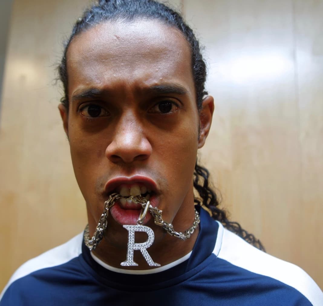 ロナウジーニョ、公式Xで「Tropa do Bruxo」を紹介！新年のエネルギーを共有