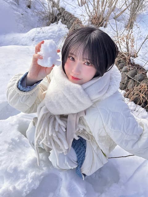 「可愛すぎて雪溶ける...」イコラブ 野口衣織の可愛すぎる雪国ショットにファン悶絶！