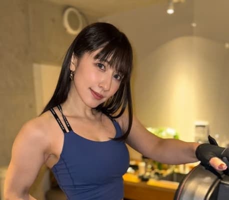 トレーニング仲間たちへエール！玉置成実がバキバキ腹筋披露しダイエットのコツを語る