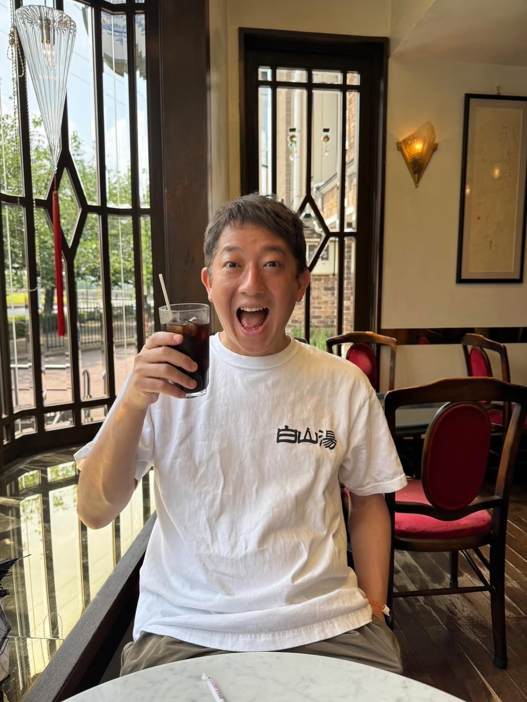 あの人気お笑い芸人、ドリンク片手に”京都の銭湯最高”ショットを公開！