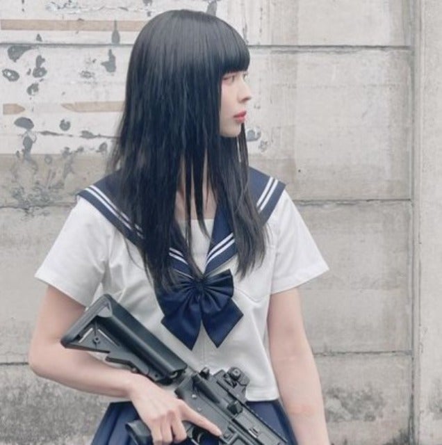 「最上もが」がセーラー服姿で機関銃！？