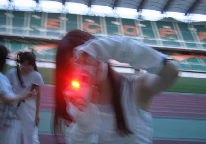 エコパスナップ？田村真佑、ECOPAでカメラ片手に“撮影モード”