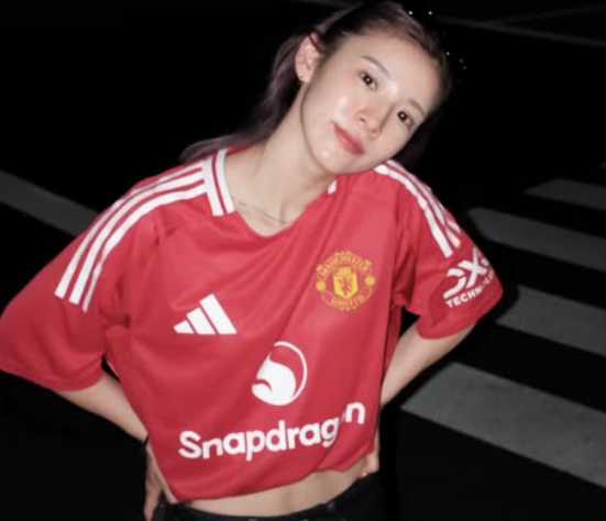 「何枚目がすき？」美女フットサル選手、宵闇の