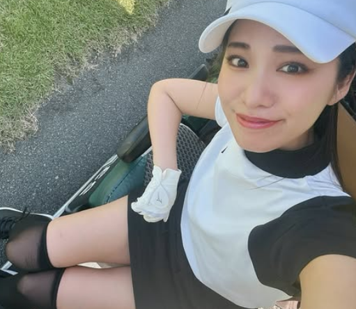 「透けニーハイもいいね、夏！」人気レースクイーン、ゴルフ女子モードに！ベスト更新報告＆ナイスショットにファン歓喜