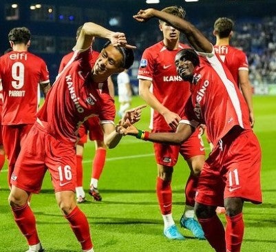 オランダでも絶好調の毎熊 チームメイトと“フュージョン”ポーズも？！