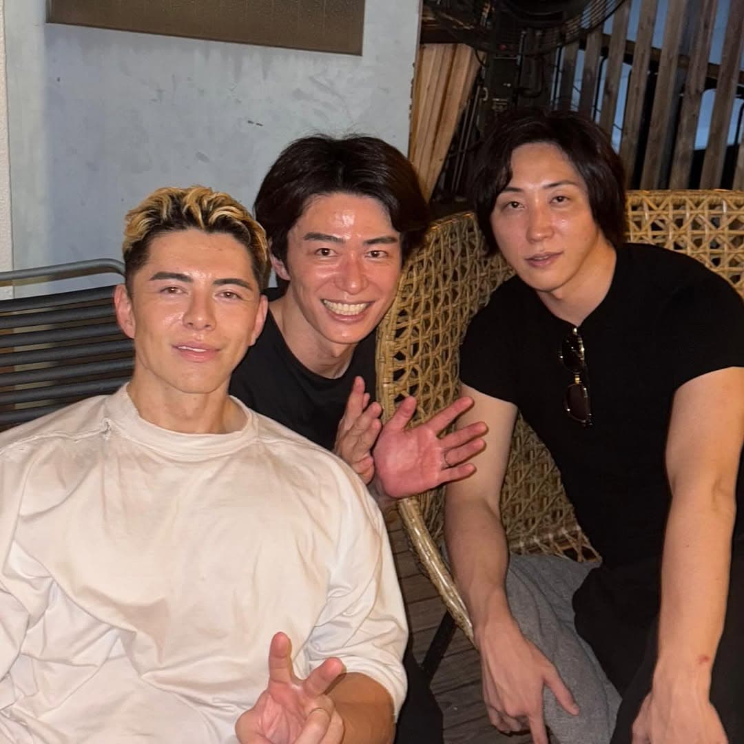 「眼福～‼」溝口勇児、パーソナルトレーナー仲間とのイケメン3ショット公開‼