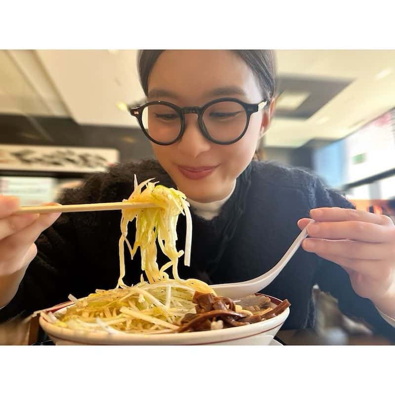 芳根京子の食べる美味しそうなラーメンショットが話題に