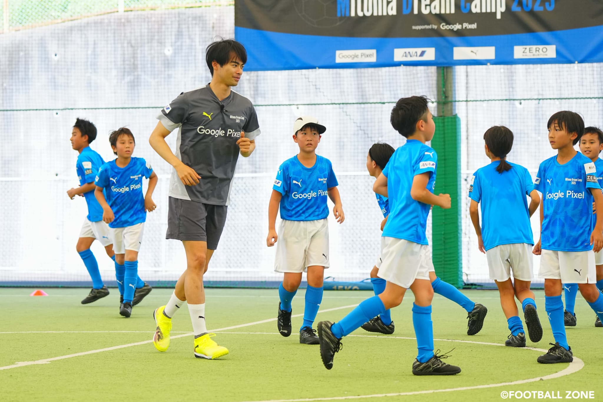 三笘薫が“故郷”大分で自身初のサッカー教室を開催！AI提案の練習メニューで指導