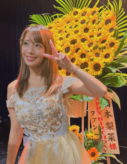 「日本一黒いグラドル」の白ドレス姿が美しすぎた件！