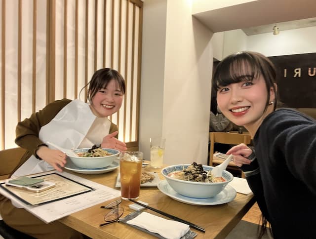 フォロワー192万人の美人フルート奏者、担々麺を食す！