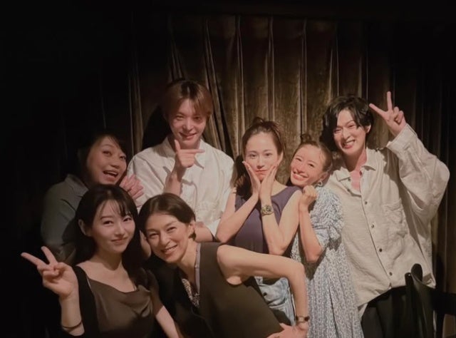 誕生日に笑顔あふれる夜…鈴木保奈美、仲間との温かなひととき