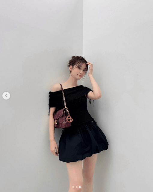 生見愛瑠「おしゃれミニワンピ」着こなす姿が可愛すぎると話題！