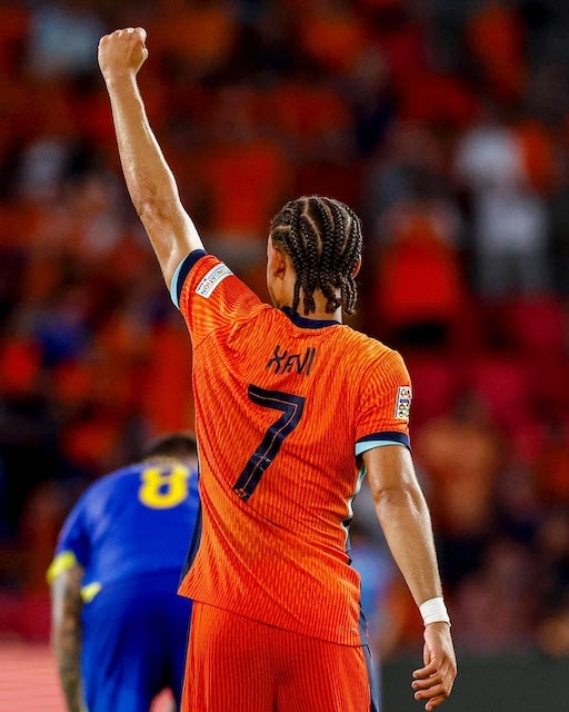 シャビ・シモンズがお決まりの“ドラゴンボール”パフォーマンス