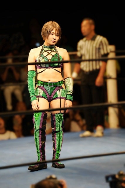 「なんか似合っちゃって…」スターダム・安納サオリ、意外と似合う〇〇色コスチュームを披露