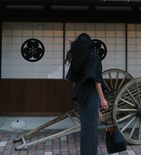 ローラが『和服』からインスピレーションをうけたデニムジャケットとスカートを作る！