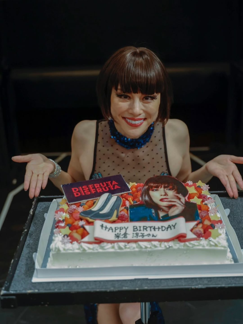 50歳美魔女爆誕！米倉涼子、バースデーサプライズの美しすぎるスマイルにファンから祝福止まず！