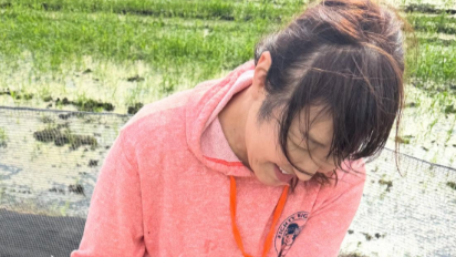 北斗晶、愛犬との“抜け毛シーズン”ショットにほっこり「梅ちゃん、溶けました」