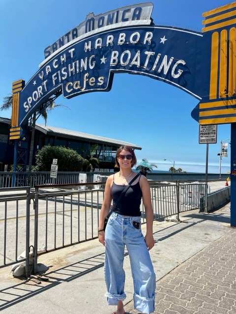 キャミソールから弾ける美肌開放！阿部詩、サングラススタイルの最強ビジュショットにファン歓喜！