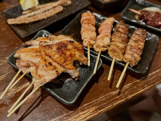 つんく♂、焼き鳥店「とりとん」で至福の時間。「焼き加減命」「ビールがチンチンすぎて感動」と大満足