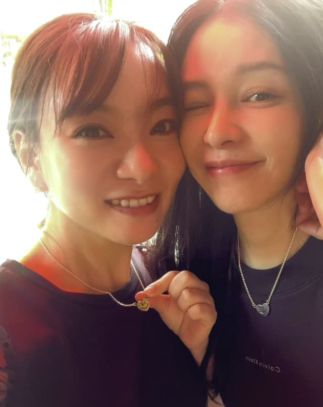 保田圭とビビアン・スーは頻繁に会えないけど、お互いの心にはいつも相手がいる。