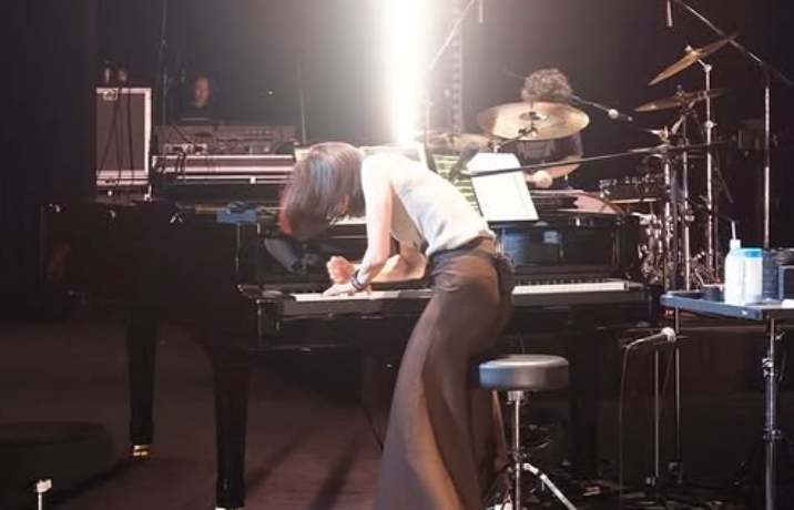 アンジェラ・アキ、大阪フェスティバルホールで熱演と感謝のメッセージ