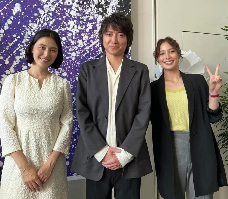 人気タレント〇〇が「善意ではなく好意」笑顔の3ショットが話題