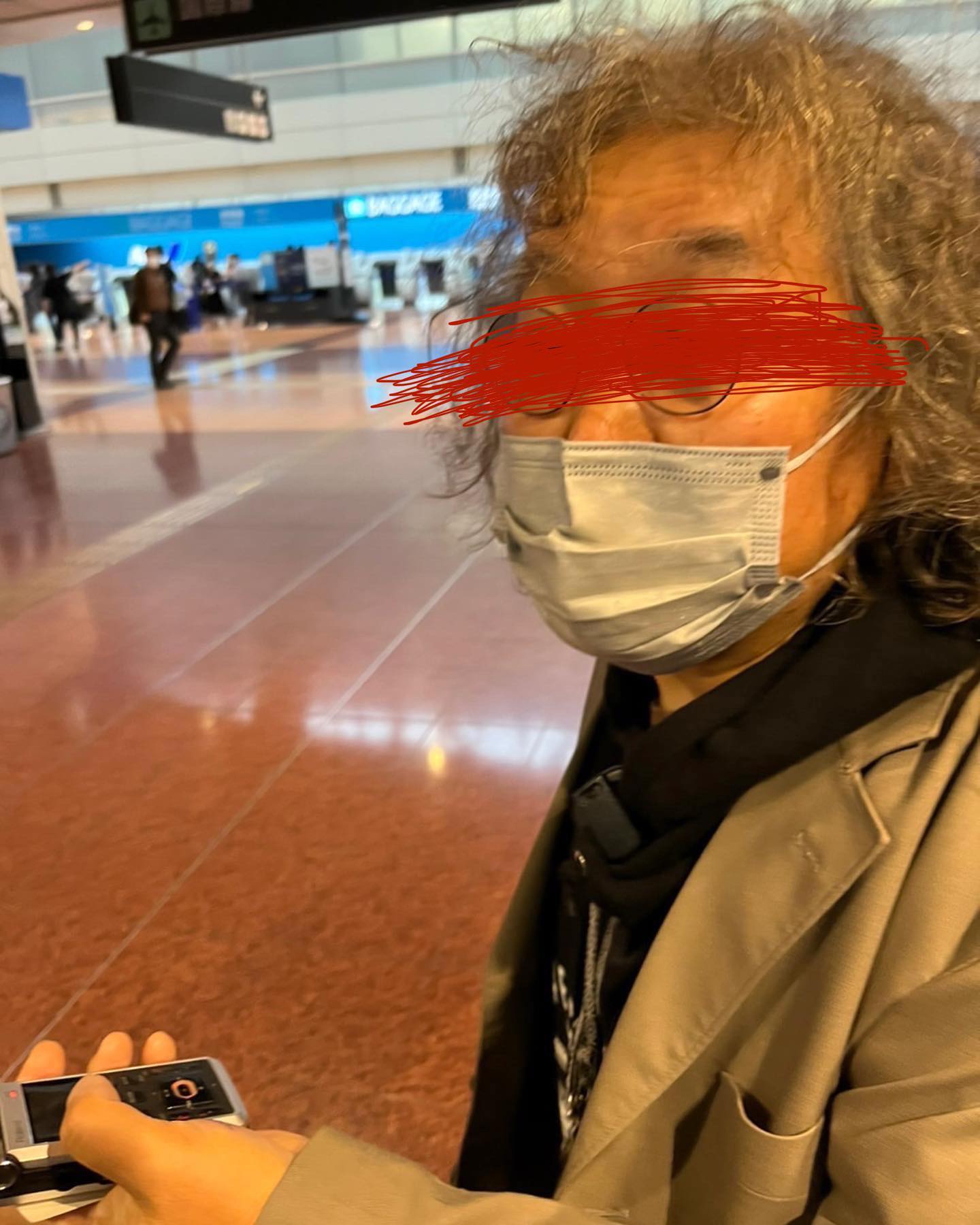 新庄剛志監督がFRIDAY記者の顔を激写📸「逆フライデー🤭」「流石の対応」と話題に🔥